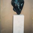Omarming, brons/marmer, H 150 cm, 1996